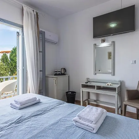 Manto Naousa (Paros)