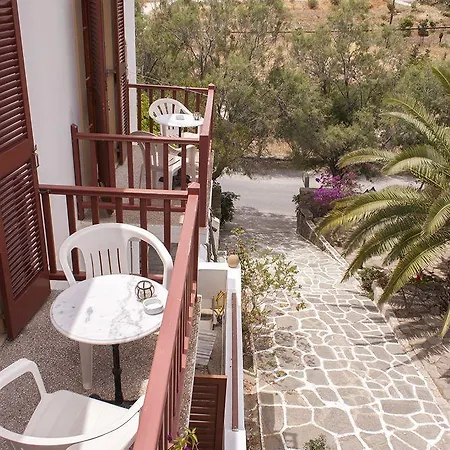 曼托酒店 2* 纳乌萨